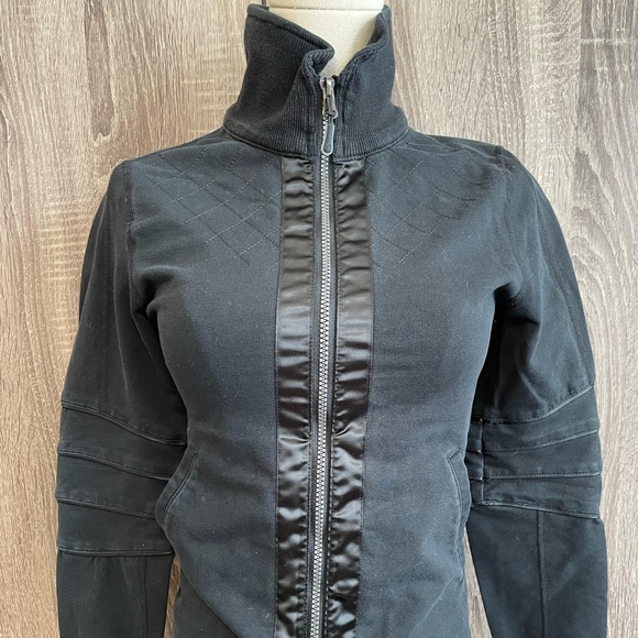LULULEMON Charcoal Grey Zip up Jacket w/accordion elbows & logo shoulder. - Picture 2 of 12